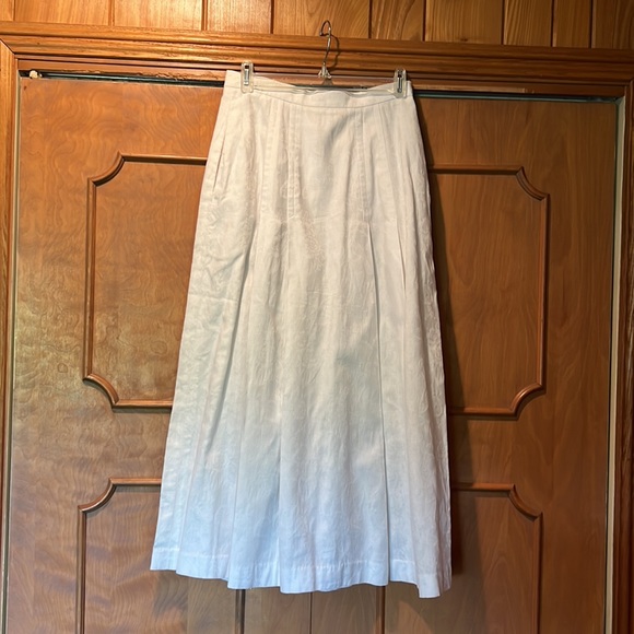Ralph Lauren vintage White embossed floral skirt - Picture 2 of 3